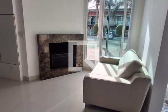 Sala de casa para alugar com 4 quartos, 204m² em Jurerê, Florianópolis