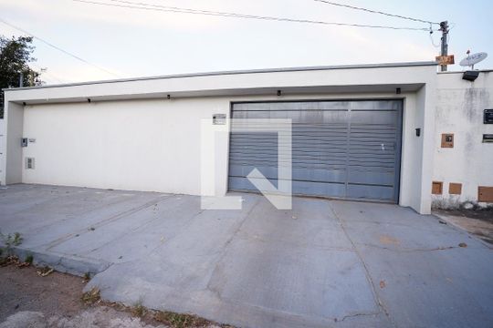 Casa à venda com 4 quartos, 300m² em Jardim Presidente, Goiânia
