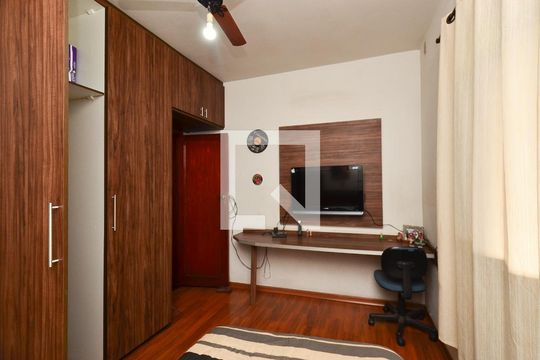 Suíte de casa à venda com 3 quartos, 300m² em Santa Cruz, Belo Horizonte