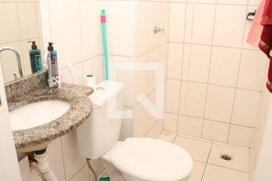 Banheiro da Suíte de apartamento para alugar com 3 quartos, 70m² em Vila Sao Luiz, Goiânia