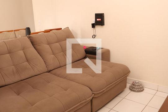 Sala de TV de apartamento para alugar com 3 quartos, 70m² em Vila Sao Luiz, Goiânia