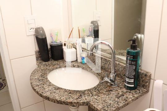 Banheiro da Suíte de apartamento para alugar com 3 quartos, 70m² em Vila Sao Luiz, Goiânia