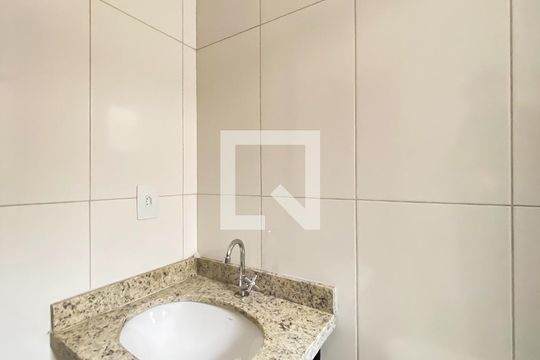 Banheiro de apartamento para alugar com 1 quarto, 25m² em Vila Sao Geraldo, São Paulo
