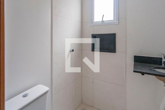 Banheiro  de apartamento à venda com 2 quartos, 42m² em Vila Humaita, Santo André