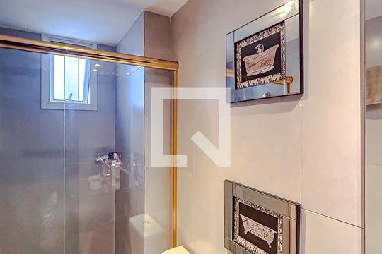 Banheiro de apartamento à venda com 3 quartos, 220m² em Tatuapé, São Paulo