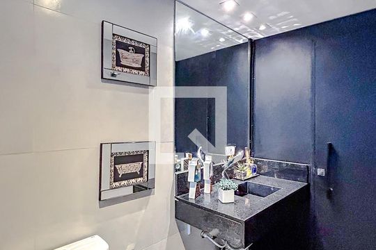 Banheiro de apartamento à venda com 3 quartos, 220m² em Tatuapé, São Paulo