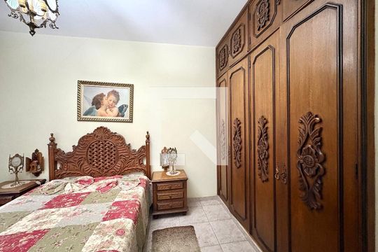 Suíte  de casa à venda com 6 quartos, 253m² em Vila Pereira Barreto, São Paulo