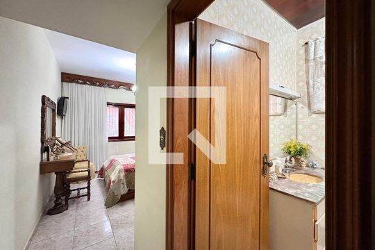 Suíte  de casa à venda com 6 quartos, 253m² em Vila Pereira Barreto, São Paulo