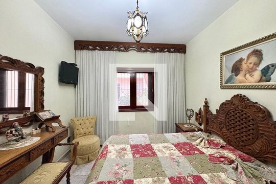 Suíte  de casa à venda com 6 quartos, 253m² em Vila Pereira Barreto, São Paulo