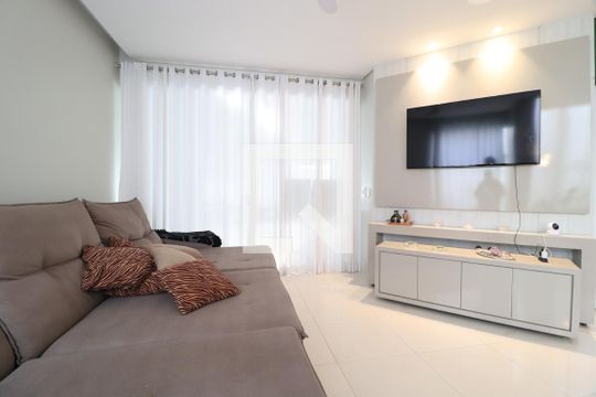 Sala de casa de condomínio para alugar com 3 quartos, 319m² em Jardim Inconfidência, Uberlândia