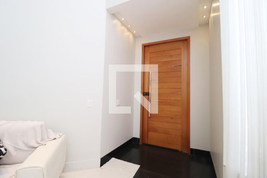 Sala de casa de condomínio para alugar com 3 quartos, 319m² em Jardim Inconfidência, Uberlândia