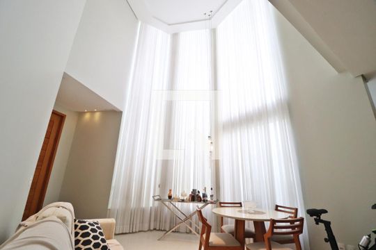 Sala de casa de condomínio para alugar com 3 quartos, 319m² em Jardim Inconfidência, Uberlândia