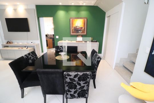 Sala de casa de condomínio para alugar com 3 quartos, 319m² em Jardim Inconfidência, Uberlândia