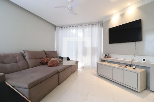 Sala de casa de condomínio para alugar com 3 quartos, 319m² em Jardim Inconfidência, Uberlândia