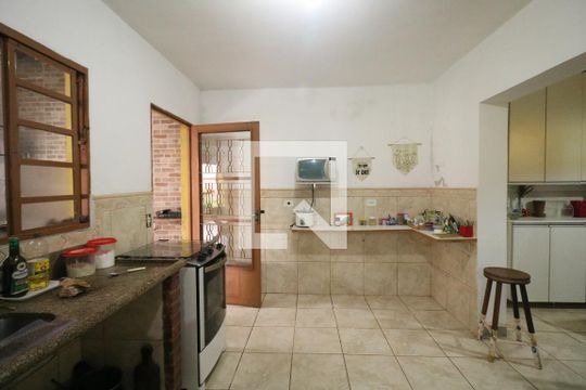 Cozinha de casa para alugar com 2 quartos, 246m² em Taboão, Diadema