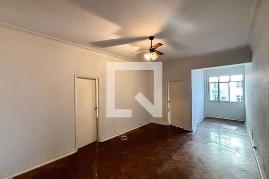 Apartamento para alugar com 3 quartos, 118m² em Leme, Rio de Janeiro