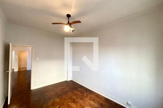 Apartamento para alugar com 3 quartos, 118m² em Leme, Rio de Janeiro
