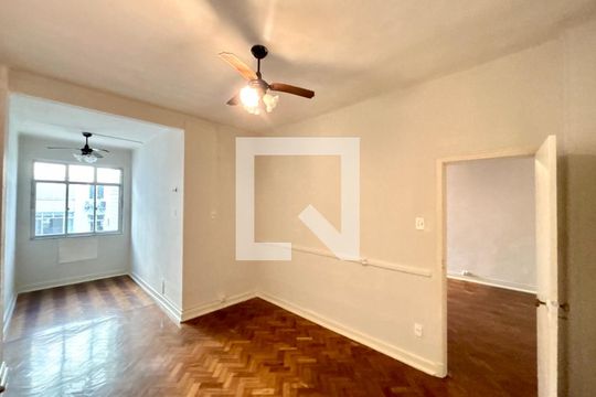 Apartamento para alugar com 3 quartos, 118m² em Leme, Rio de Janeiro