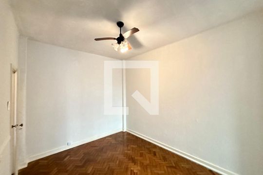 Apartamento para alugar com 3 quartos, 118m² em Leme, Rio de Janeiro