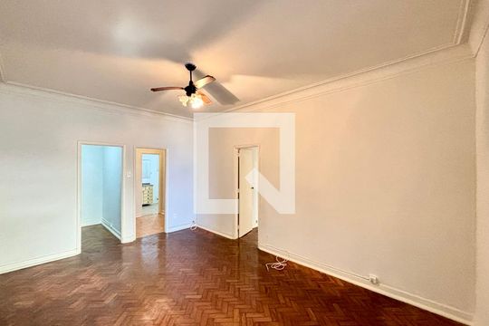 Apartamento para alugar com 3 quartos, 118m² em Leme, Rio de Janeiro