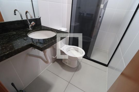 Banheiro da Suíte de apartamento para alugar com 2 quartos, 58m² em Shopping Park, Uberlândia