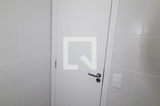 Banheiro de apartamento para alugar com 2 quartos, 56m² em Vila Industrial, São José dos Campos
