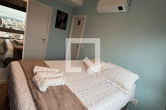 Quarto 1 de apartamento para alugar com 2 quartos, 65m² em Praia de Belas, Porto Alegre