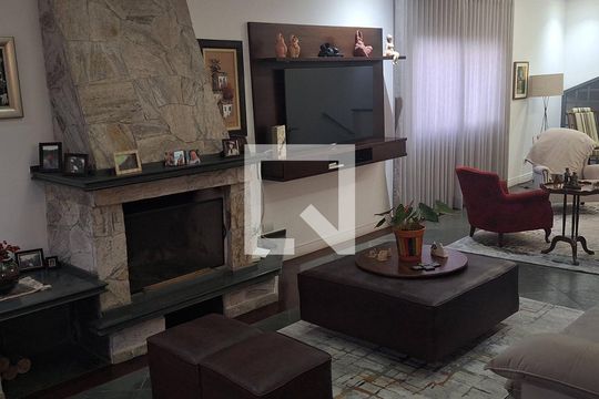 Sala de Estar de casa de condomínio à venda com 4 quartos, 435m² em Morada dos Pinheiros (aldeia da Serra), Barueri