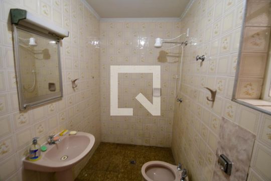 Banheiro de casa para alugar com 3 quartos, 200m² em Vila Nogueira, Campinas