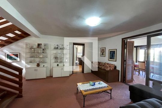 Casa para alugar com 5 quartos, 250m² em Jardim Mauá, Novo Hamburgo