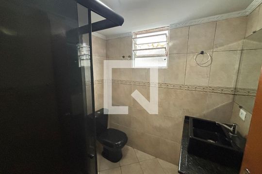 Banheiro de apartamento à venda com 2 quartos, 45m² em Conjunto Habitacional Padre José de Anchieta, São Paulo