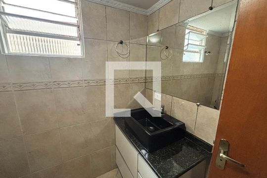 Banheiro de apartamento à venda com 2 quartos, 45m² em Conjunto Habitacional Padre José de Anchieta, São Paulo