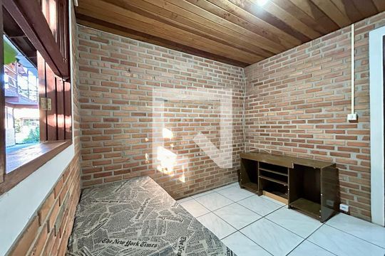 Quarto 1 de apartamento para alugar com 2 quartos, 36m² em São João do Rio Vermelho, Florianópolis