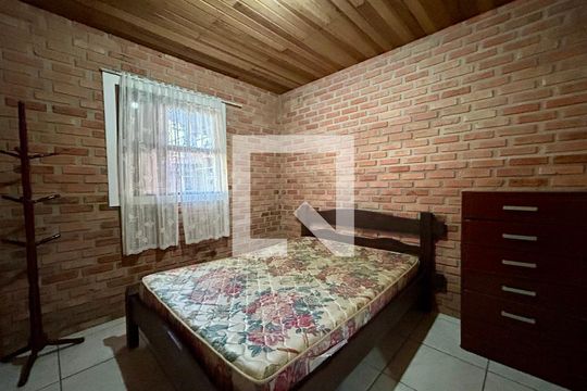 Quarto 1 de apartamento para alugar com 2 quartos, 36m² em São João do Rio Vermelho, Florianópolis