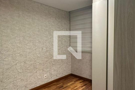 Quarto de apartamento para alugar com 3 quartos, 90m² em Santa Teresinha, São Paulo