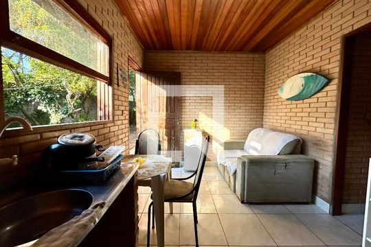 Sala/Cozinha de apartamento para alugar com 2 quartos, 36m² em São João do Rio Vermelho, Florianópolis