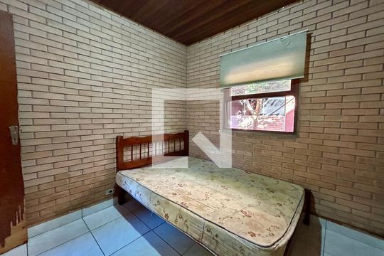 Quarto 1 de apartamento para alugar com 2 quartos, 36m² em São João do Rio Vermelho, Florianópolis