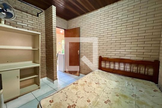 Quarto 1 de apartamento para alugar com 2 quartos, 36m² em São João do Rio Vermelho, Florianópolis