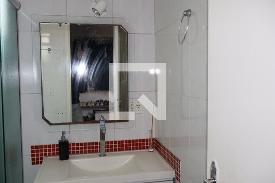 Banheiro suíte de apartamento para alugar com 2 quartos, 50m² em Jardim Vila Formosa, São Paulo