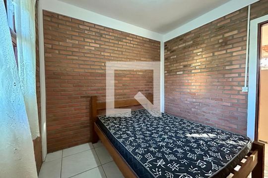 Quarto 1 de apartamento para alugar com 2 quartos, 36m² em São João do Rio Vermelho, Florianópolis