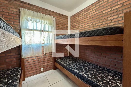Quarto 1 de apartamento para alugar com 2 quartos, 36m² em São João do Rio Vermelho, Florianópolis