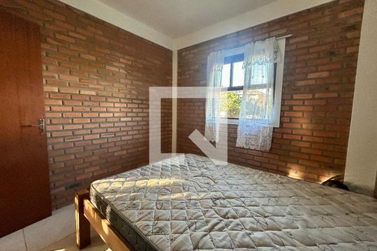 Quarto 1 de apartamento para alugar com 2 quartos, 36m² em São João do Rio Vermelho, Florianópolis