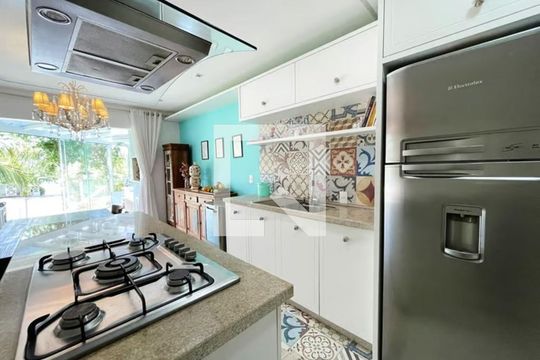 Sala / Cozinha de casa de condomínio para alugar com 2 quartos, 169m² em Lagoa da Conceição, Florianópolis