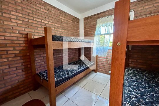 Quarto 1 de apartamento para alugar com 2 quartos, 36m² em São João do Rio Vermelho, Florianópolis