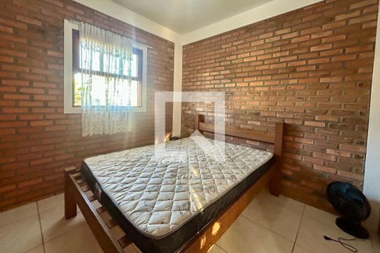 Quarto 1 de apartamento para alugar com 2 quartos, 36m² em São João do Rio Vermelho, Florianópolis