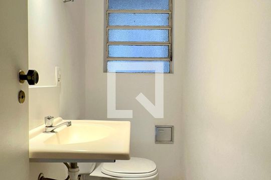 Lavabo de casa para alugar com 3 quartos, 137m² em Pinheiros, São Paulo