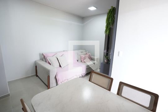 Apartamento à venda com 2 quartos, 57m² em Parque Oeste Industrial, Goiânia