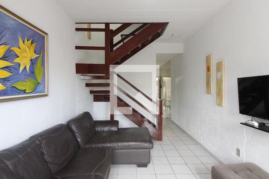Casa de Condomínio para alugar com 2 quartos, 78m² em Ogiva, Cabo Frio