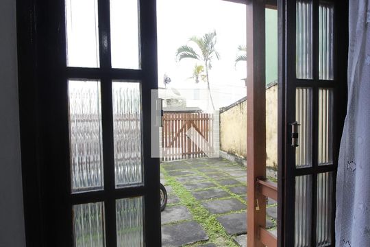 Casa de Condomínio para alugar com 2 quartos, 78m² em Ogiva, Cabo Frio