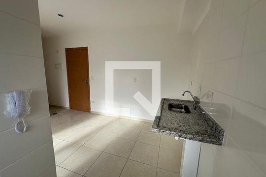 Cozinha de apartamento para alugar com 2 quartos, 46m² em Parque Sao Vicente, São Vicente